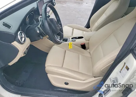 2016 Mercedes-Benz Cla 250 4Matic z USA, uszkodzony, nr VIN WDDSJ4GB6GN375771